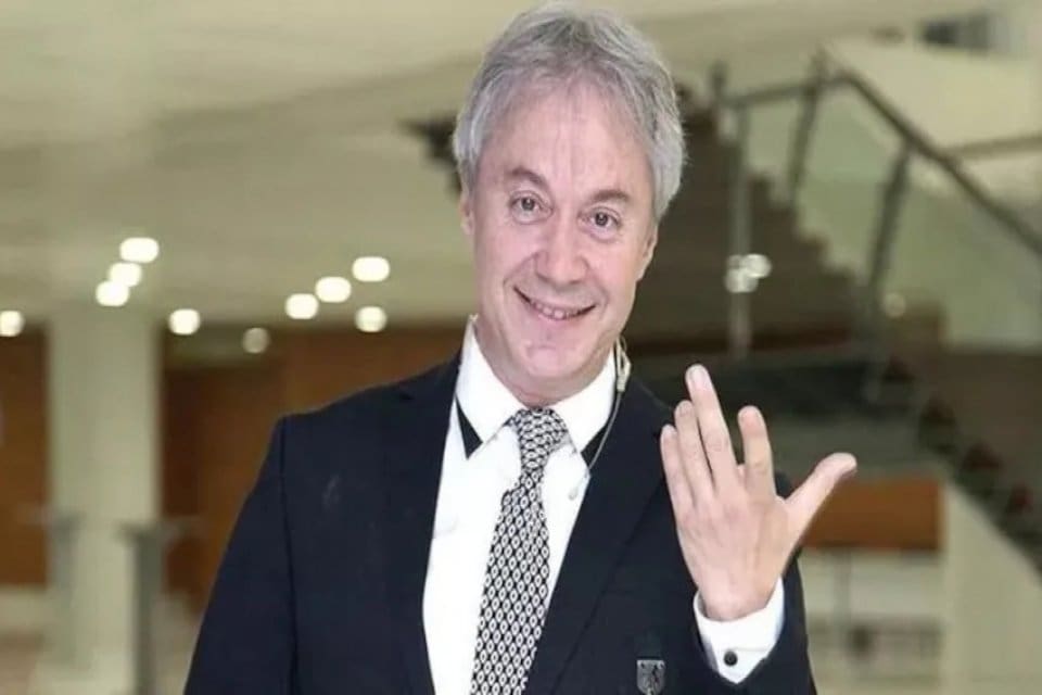 Televizyoncu Metin Uca İstanbul Havalimanı'nda g&ouml;zaltına alındı.&nbsp; Televizyon programcısı Metin