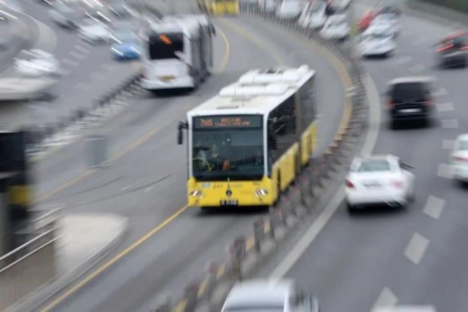 Metrob&uuml;ste tartıştığı 2 kişiyi bı&ccedil;akla yaralayan G&ouml;kay Atilan hakkında iddianame