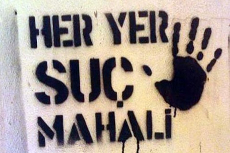 İstanbul Beylikd&uuml;z&uuml;&rsquo;nde, metrob&uuml;s durağında başlayan yer tartışması&nbsp;aracın i&ccedil;inde de devam