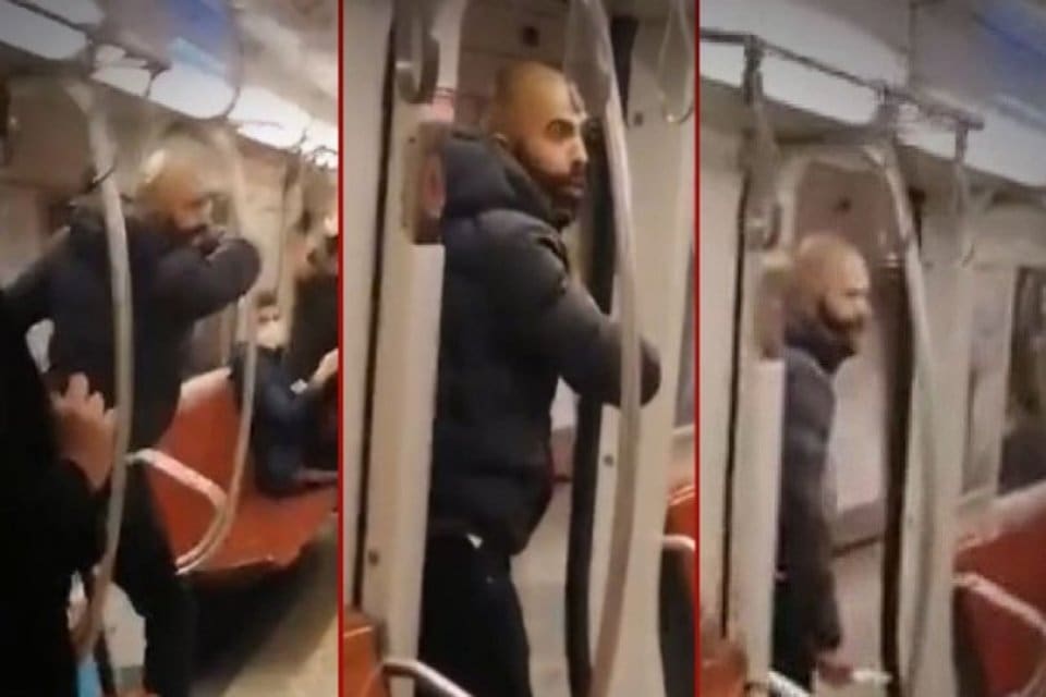 Kadık&ouml;y-Tavşentepe metrosunda elinde bı&ccedil;akla tehditler savurduğu gerek&ccedil;esiyle yargılanan Emrah Yılmaz'a