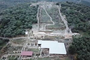 İzmir'in Torbalı ilçesinde bulunan Metropolis Antik Kenti'nde geçen yıl bulunan