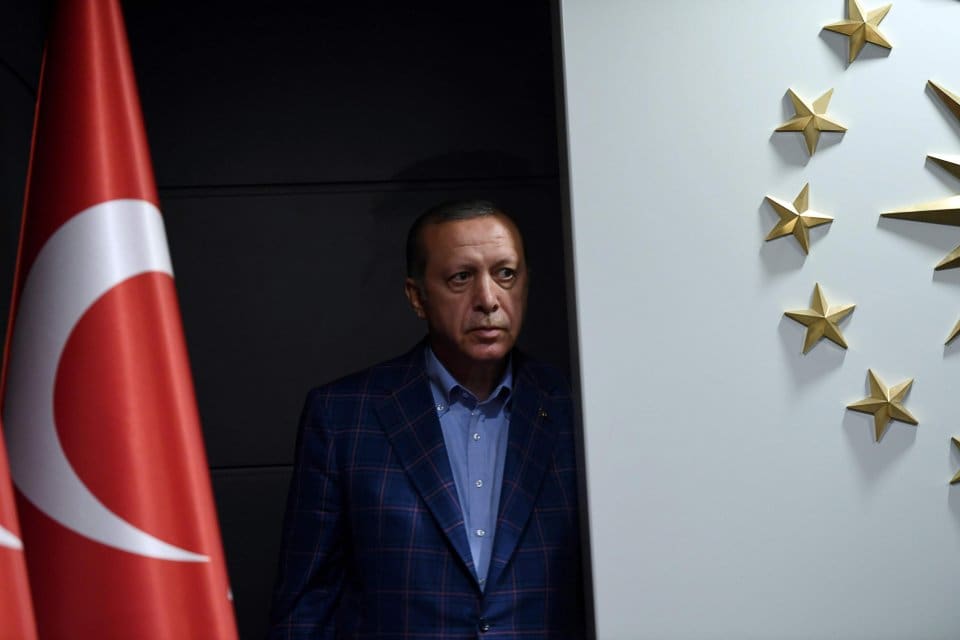 Metropoll Araştırma'nın son anketine g&ouml;re Tayyip Erdoğan ve 'rakibi'nin oyları