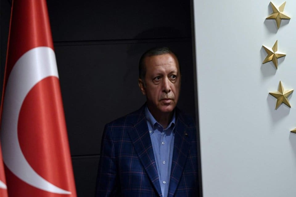 MetroPOLL Araştırma Şirketi'nin kurucusu ve CEO'su &Ouml;zer Sencar, Cumhurbaşkanı Recep