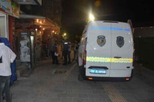 İZMİR'in Karabağlar il&ccedil;esinde, metruk evde 2 kişi arasında &ccedil;ıkan tartışma