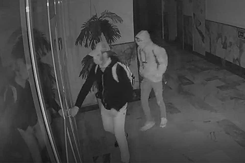 Manisa'da, kıyafet değiştirerek mezun oldukları okulu aynı gece 2 kez
