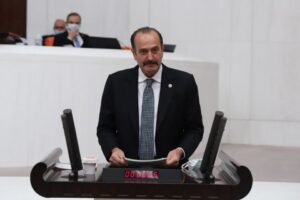Papa’nın resminin arkasına sığınıp pullu harita şovu yapanlar, vatan toprağı
