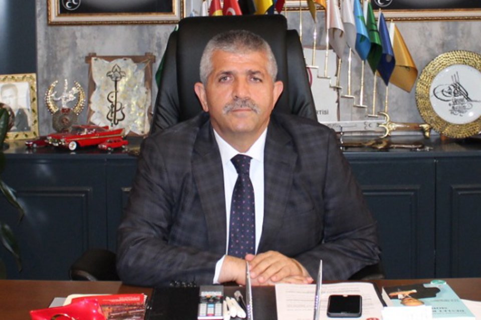 Milliyetçi Hareket Partisi (MHP) İzmir İl Başkanı Veysel Şahin, Pasaport