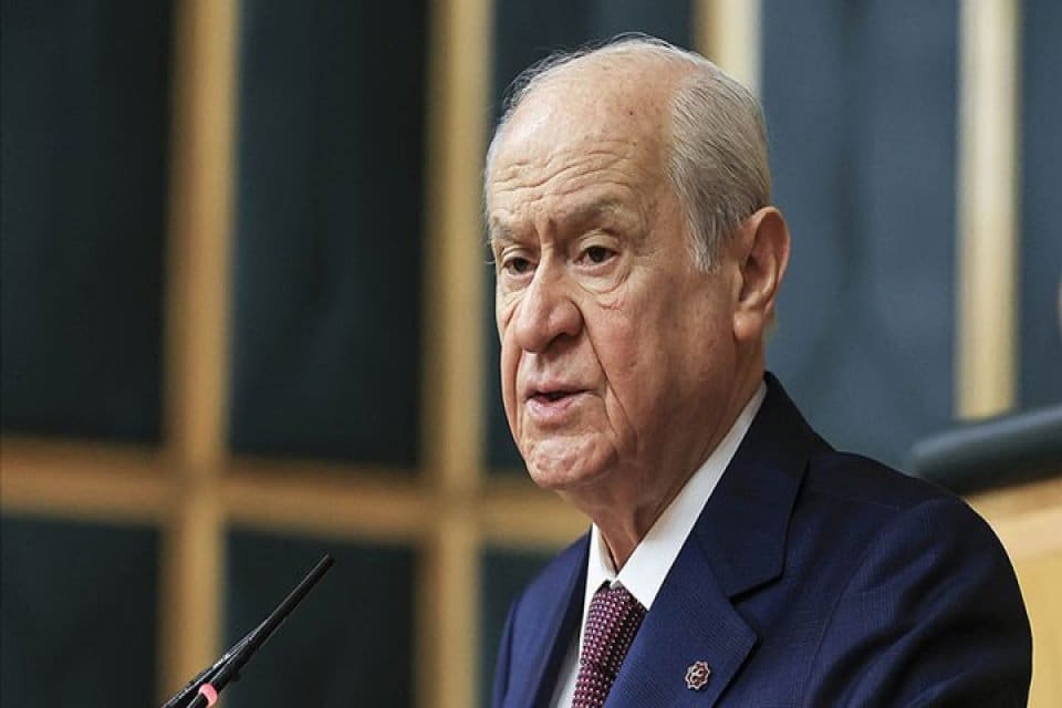 MHP Genel Başkanı Bah&ccedil;eli kazalar ile ilgili a&ccedil;ıklama yaparken, 'Trafik