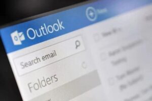 Microsoft Teams ve Outlook'un da aralarında bulunduğu &ccedil;eşitli Microsoft servislerinde