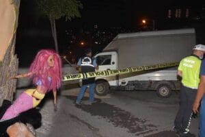 İzmir'in &Ccedil;iğli il&ccedil;esinde kaldırımda oynayan Mihrimah Gece Akalın&rsquo;ı (6) kullandığı