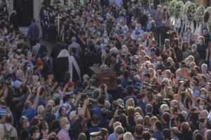 T&uuml;rk-Yunan dostluğuna katkılarıyla bilinen besteci, aktivist ve politikacı Mikis Theodorakis'in