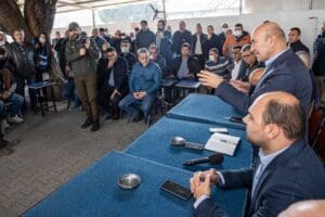 İzmir B&uuml;y&uuml;kşehir Belediye Başkanı Tun&ccedil; Soyer, Bergama Belediyesi tarafından yapılacak