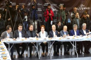 Kemal Kılı&ccedil;daroğlu, ittifakı oluşturan liderler ve iki b&uuml;y&uuml;kşehir belediye başkanı