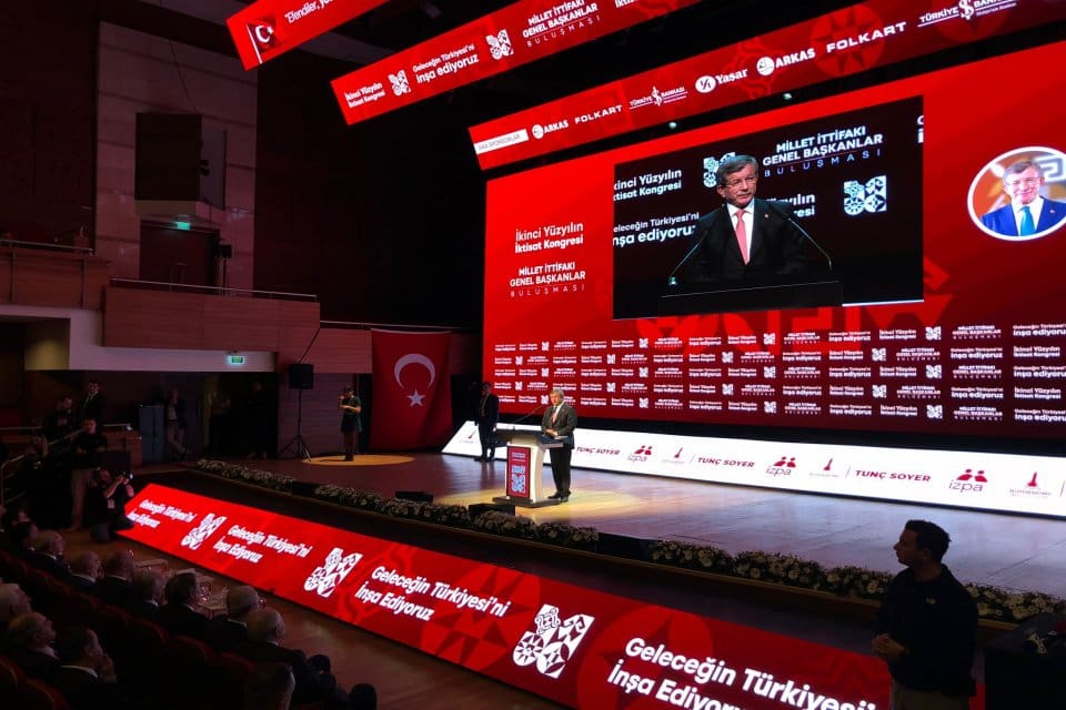 İzmir&rsquo;de ger&ccedil;ekleşen Millet İttifakı Genel Başkanlar Buluşması&rsquo;nda partilerin genel başkanları