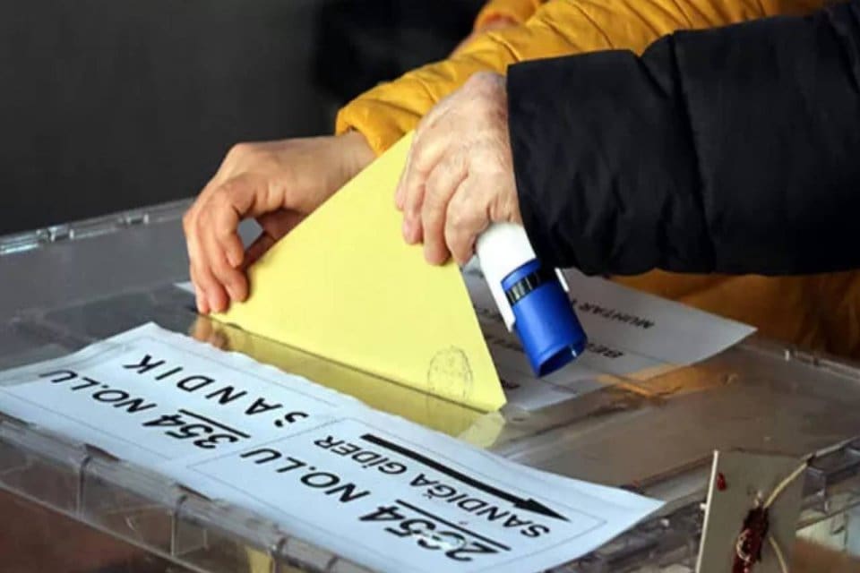Millet İttifakı&rsquo;nı oluşturan altı parti, se&ccedil;im g&uuml;n&uuml;n&uuml; kendi genel merkezlerinden