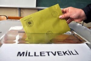 Cumhurbaşkanlığı ve milletvekilliği se&ccedil;imleri i&ccedil;in tarih yaklaşırken partilerin aday başvuru