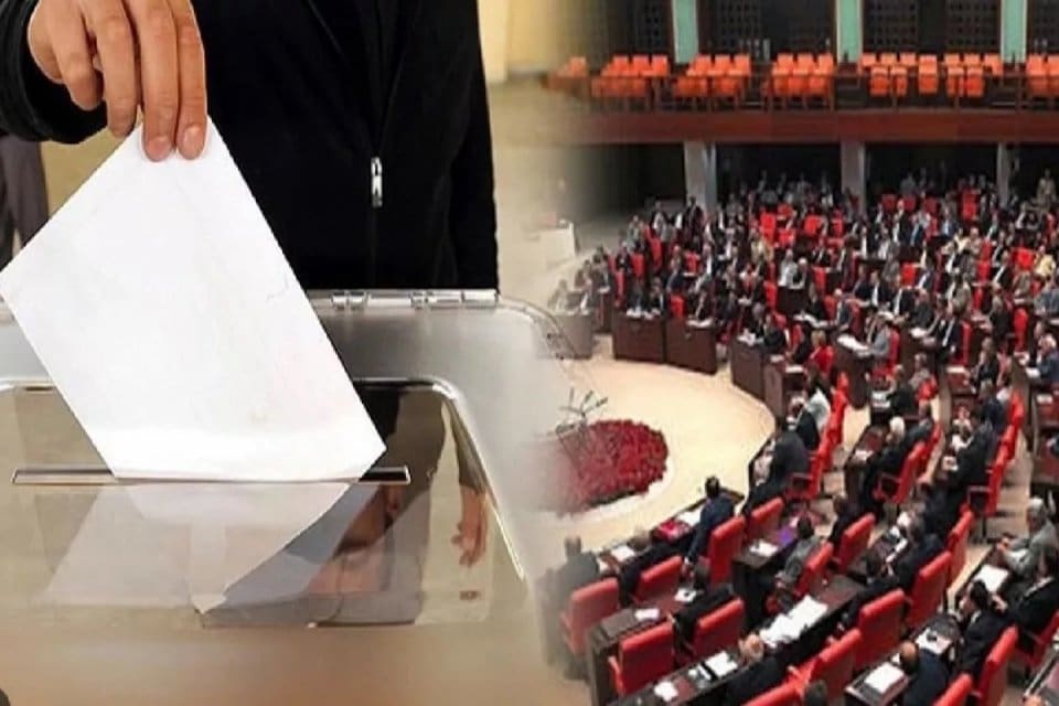 T&uuml;rkiye se&ccedil;im s&uuml;recine girdi. Cumhurbaşkanı ve milletvekili se&ccedil;imleri 14 Mayıs'ta