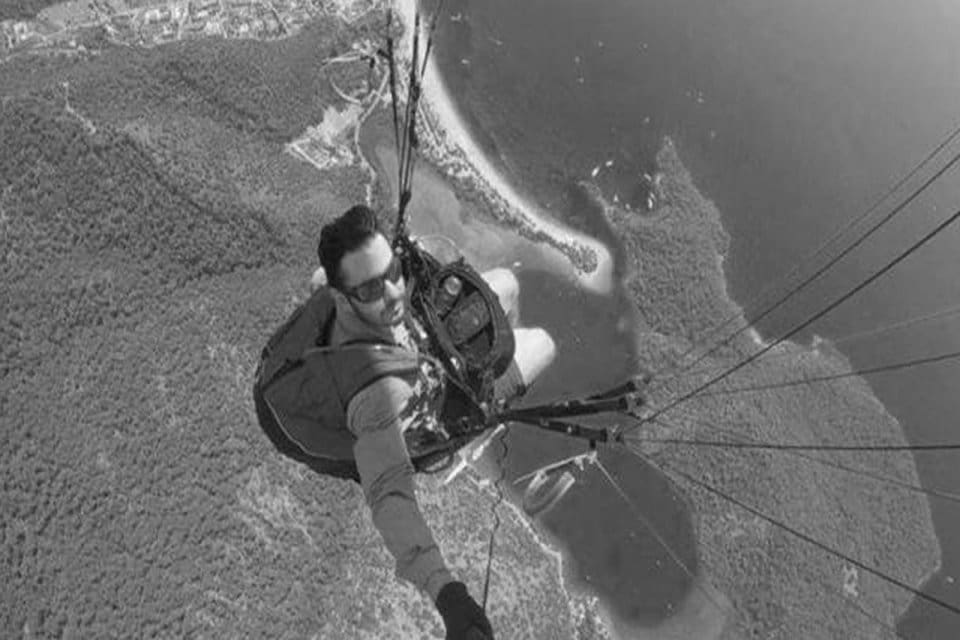 Yama&ccedil; Paraş&uuml;t&uuml; Milli Takımı sporcularından Orkut Baysal, Muğla'nın Fethiye il&ccedil;esinde