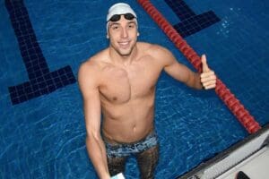 T&uuml;rkiye'ye y&uuml;zmede son yıllardaki başarılarıyla tarihi ilkleri yaşatan İzmirli sporcu