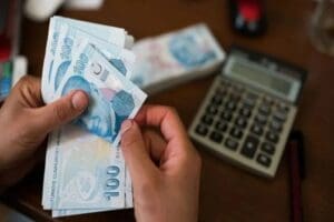 Emeklilikte yaşa takılanlar (EYT) teklifinin Meclis'e sunulmasıyla ayrıntılar netleşti. Prim