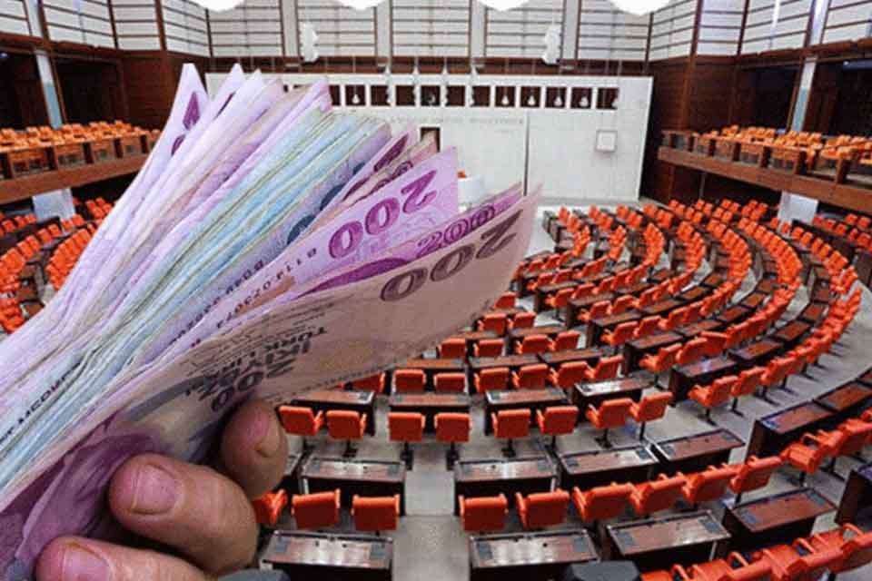 T&uuml;rkiye tarihinin en b&uuml;y&uuml;k yapılandırma paketi TBMM Başkanlığı'na sunuldu. &Ouml;n&uuml;m&uuml;zdeki