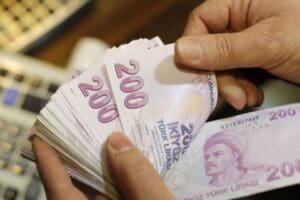 Milyonları ilgilendiren EYT d&uuml;zenlemesinin aralık ayında Meclis'te olması bekleniyor. D&uuml;zenlemeden