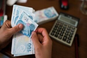 Eski Danıştay hakimi &Ouml;nder Tekin ve iş g&uuml;venliği uzmanı Bedri