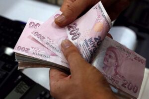 Milyonlarca çalışan ve işverenin yakından takip ettiği asgari ücret her gün