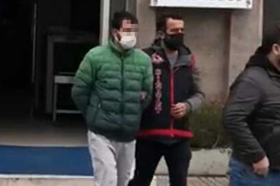İZMİR'in Buca il&ccedil;esinde, minib&uuml;s şof&ouml;r&uuml; Mehmet Elibol'u (63) aracında bı&ccedil;aklayarak