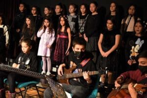 Yediden yetmişe herkesin g&ouml;nl&uuml;nde taht kuran ve şarkıları dilden dile
