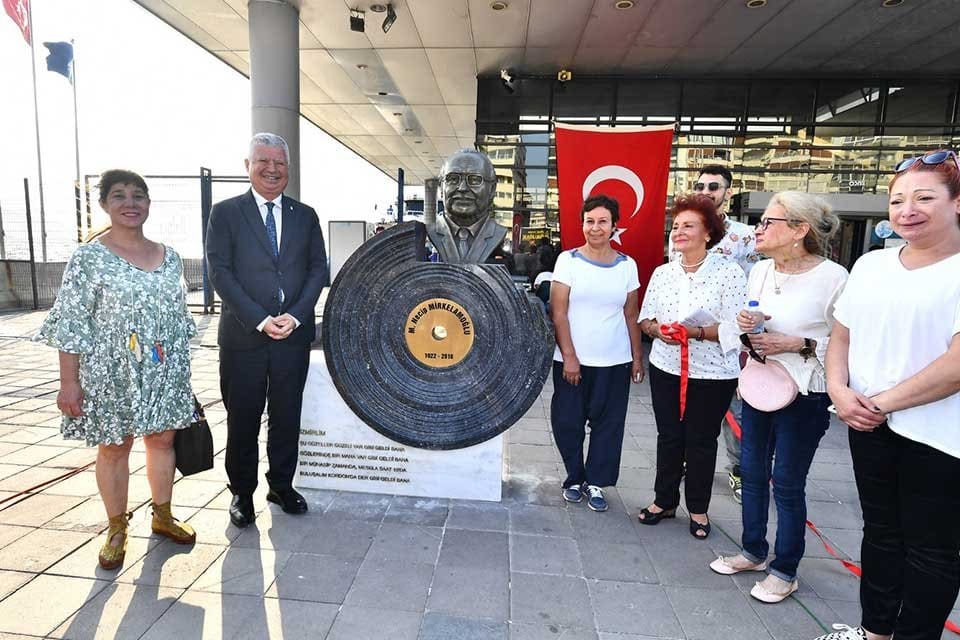 İzmir B&uuml;y&uuml;kşehir Belediye Başkan Vekili Mustafa &Ouml;zuslu, adı İzmir'le &ouml;zdeşleşen