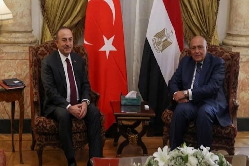 Dışişleri Bakanı Mevl&uuml;t &Ccedil;avuşoğlu'nun Kahire'ye yaptığı ziyarette, T&uuml;rkiye-Mısır ilişkilerinin normalleşmesi