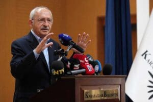 Ge&ccedil;tiğimiz hafta İzmir&rsquo;e gelerek Karabağlar&rsquo;da bir dizi a&ccedil;ılış ve temel