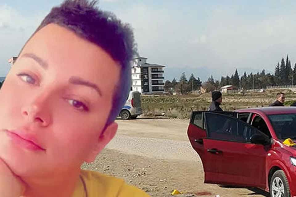 Denizli'de yaşayan moda tasarımcısı&nbsp;Emre Coşgun (34), kendisine ait otomobilde tartıştığı