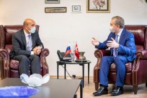 İzmir B&uuml;y&uuml;kşehir Belediye Başkanı Tun&ccedil; Soyer, Moskova H&uuml;k&uuml;met Bakanı Sergey