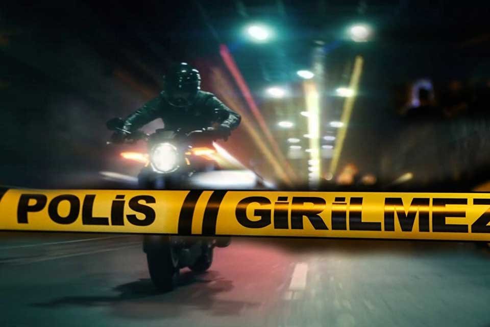 İzmir&rsquo;in Karabağlar il&ccedil;esinde, iki moto kurye arasında &ccedil;ıkan bı&ccedil;aklı kavgada