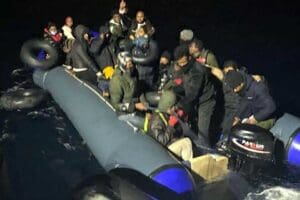İzmir'in &Ccedil;eşme il&ccedil;esi a&ccedil;ıklarında, yasa dışı yollarla yurt dışına &ccedil;ıkmaya