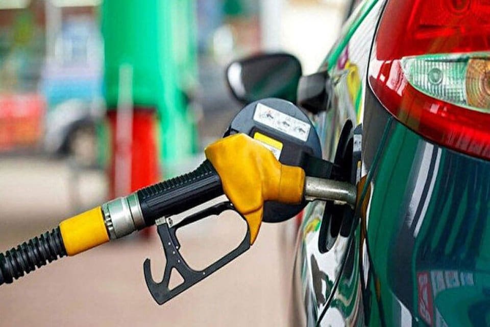 Brent petrol fiyatları ve d&ouml;vizdeki değişikliklerle birlikte benzin ve motorin