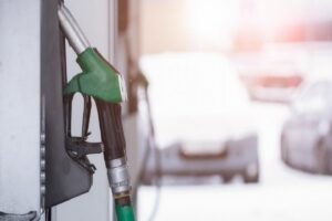 Motorinin litre fiyatına 1 lira 75 kuruşluk indirim geldi. Uluslararası