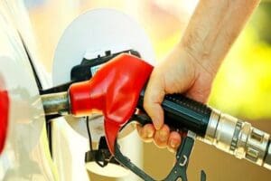 Motorin litre fiyatında bu gece yarısından itibaren 2 lira 50