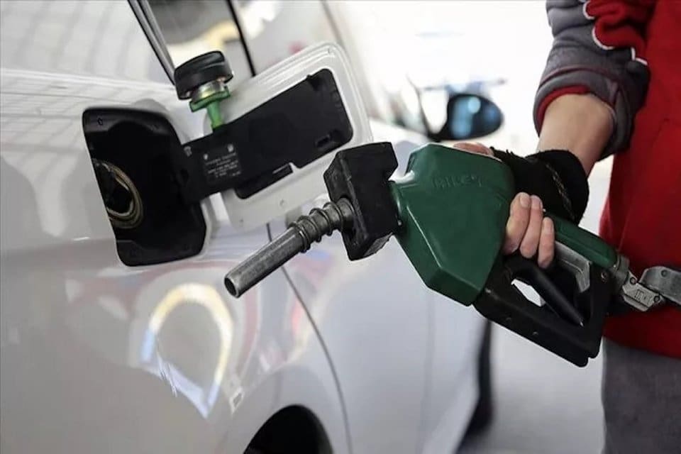 Motorinin litresine 1.53 lira zam geldi. Son 3 g&uuml;ndeki zamların