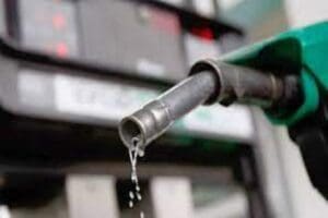 Rusya-Ukrayna savaşıyla birlikte brent petrol fiyatlarında dalganlanma s&uuml;rerken, benzin ve