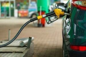 Motorine bu gece 1 lira 16 kuruş zam geldi. Litresi