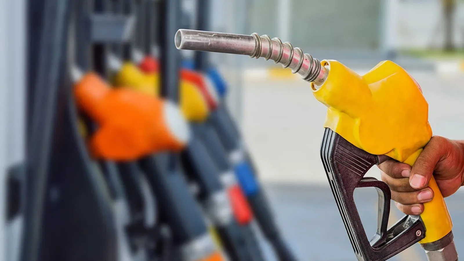 Benzinin litresine bugünden itibaren geçerli olmak üzere ortalama 66 kuruş