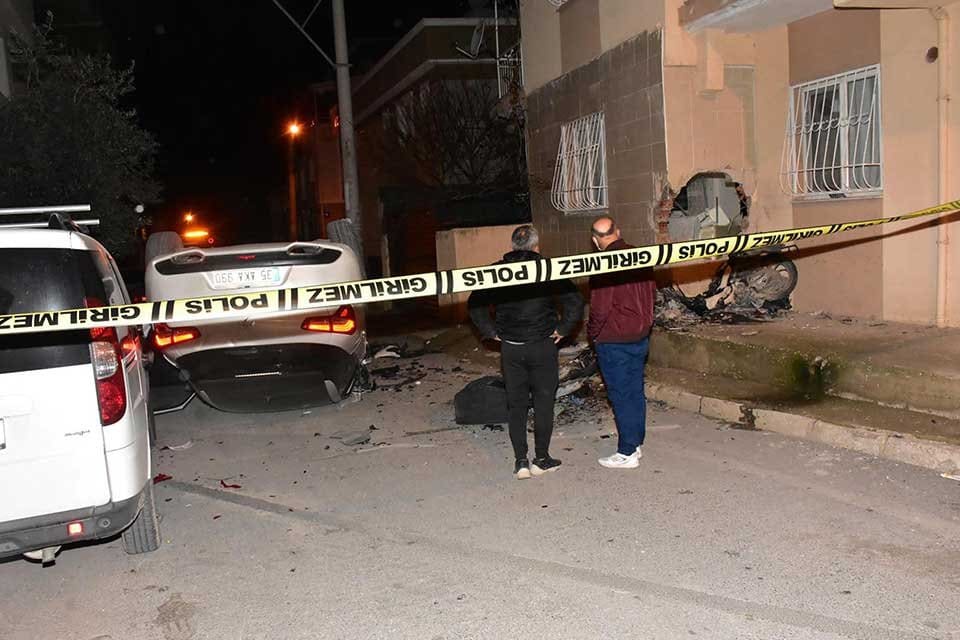 İZMİR'in Buca il&ccedil;esindeki bir işletmeye ait motosikleti &ccedil;alıp kendisine engel