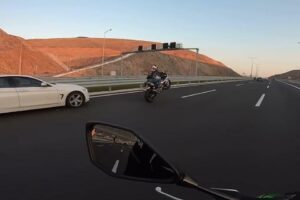 İzmir'deki Kuzey Ege Otoyolu'na giren 5 ayrı motosikletli, otoyolda plakalarını