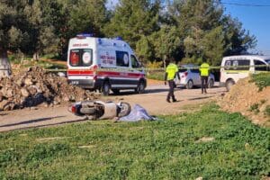 Muğla'nın Bodrum il&ccedil;esinde, motosikletiyle&nbsp;1 metrelik y&uuml;kseklikten d&uuml;şen&nbsp;Recai Dağlı (62), hayatını
