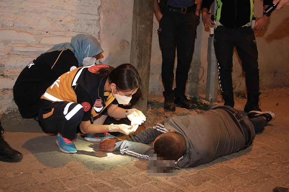 MANİSA'nın Kula il&ccedil;esinde seyir halindeyken kontrolden &ccedil;ıkan motosiklet &uuml;zerinden savrulan