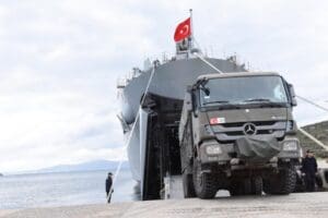 Milli Savunma Bakanlığı, T&uuml;rk Deniz Kuvvetleri'ne ait iki geminin, deprem