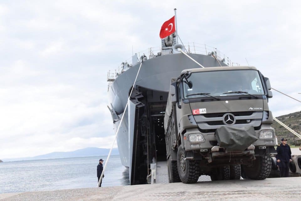 Milli Savunma Bakanlığı, T&uuml;rk Deniz Kuvvetleri'ne ait iki geminin, deprem